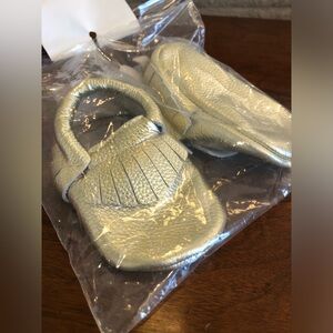 NEW gold LEATHER moccasins size 6-12 month